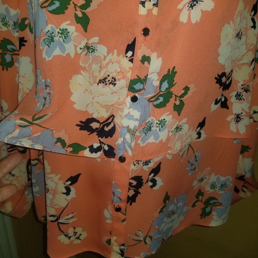 Simply Styled Blouse - Picture 3 of 9